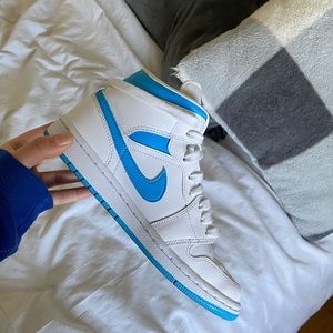 Jordan 1 UNC 7W perfect condition. Message me before purchasing